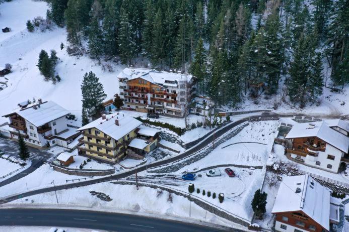 Hotel Olympia Pettneu am Arlberg Extérieur photo